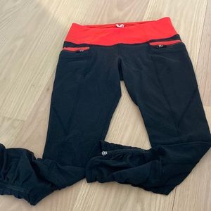 Lululemon Insight Cropped Pant with Zipper Black with red waistband Size 6